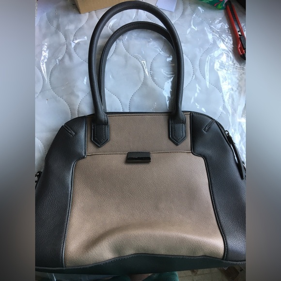 5/$20 2/$15 Vegan Handbag NWOT - Picture 10 of 10